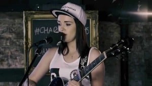 Amanda Mellid performs acoustic Dr Dre cover “Talking To My Diary”