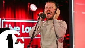 Maverick Sabre – Walk Into The Sun in the 1Xtra Live Lounge