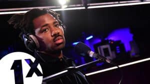 Sampha – (No One Knows Me) Like The Piano in the Live Lounge