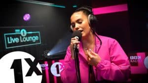 Mabel covers Chris Brown’s Yo (Excuse Me Miss) (1Xtra Live Lounge)