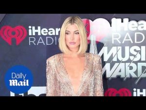 Hailey Baldwin stuns at the iHeartRadio Music Awards red carpet – Daily Mail