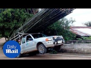 Hilarious moment a truck drops a load of bamboo on the road – Daily Mail