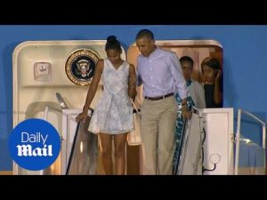 Obama begins annual winter holiday in his birthplace of Hawaii – Daily Mail