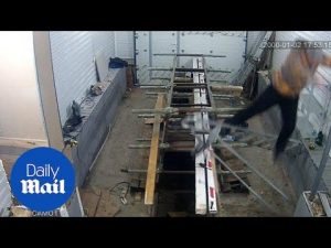 OUCH! That hurts: Guy takes a tumble off an unstable ladder – Daily Mail