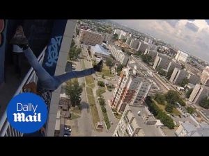 Russian daredevil performs crazy handstands on edge of 23rd floor – Daily Mail