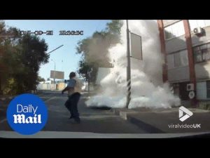 Truck carrying flour crashes into an apartment building – Daily Mail