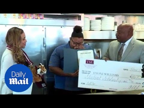 Waitress honored with $16k scholarship for act of kindness – Daily Mail