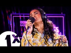 Amber Mark – Weak (SWV cover) in the 1Xtra Live Lounge