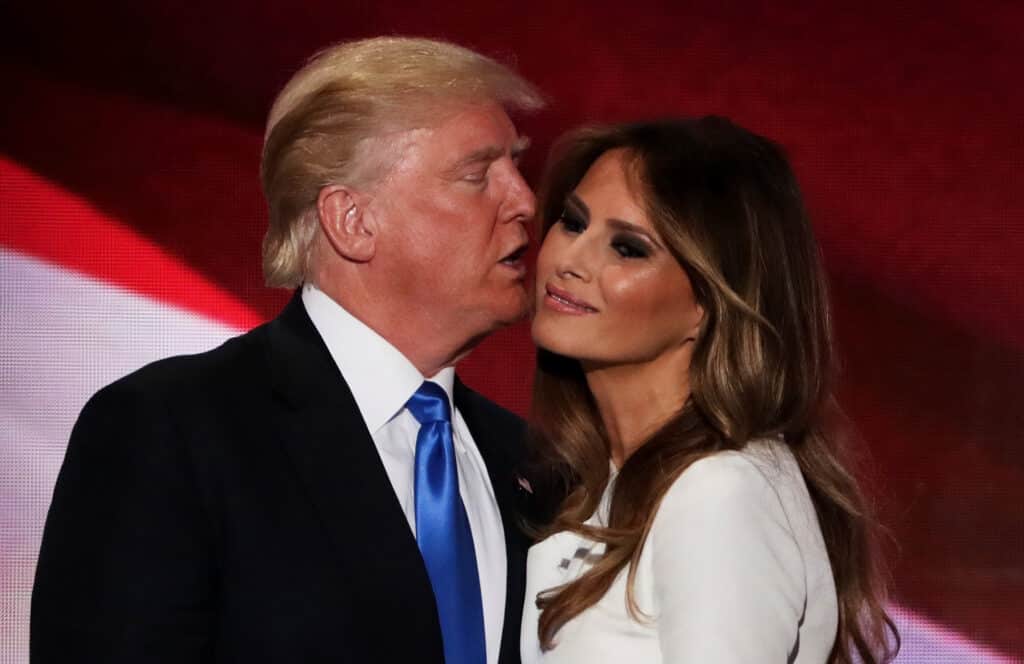 Melania Trump links arms with serviceman instead of Donald amid divorce ...