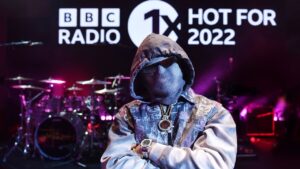 Meekz with The Compozers – More Money – 1Xtra HOT 4 2022
