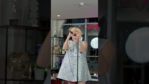 Pixie Lott shuts down @vapianouk with her live performance #VapianoVibes