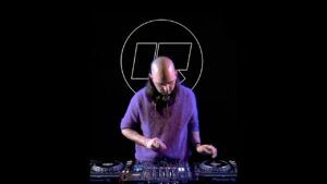 Peder Mannerfelt spinning a ‘Drop It Like It’s Hot’ edit | Rinse FM #techno #dj #rinsefm #snoopdogg